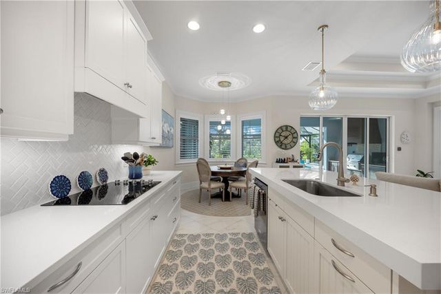 6472 Arriba AVE, Naples, FL 34113