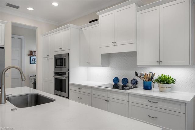 6472 Arriba AVE, Naples, FL 34113