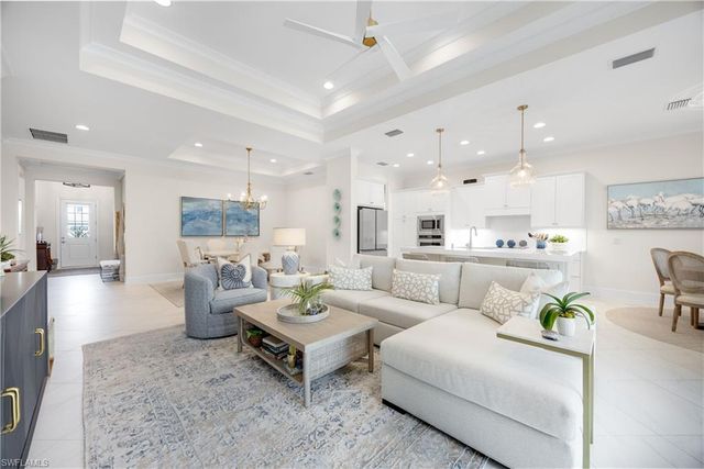 6472 Arriba AVE, Naples, FL 34113