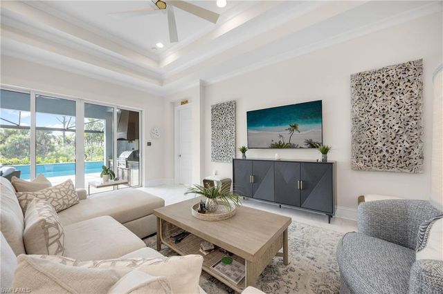6472 Arriba AVE, Naples, FL 34113