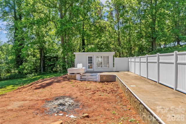 3104 Zion Church Road, Hickory, NC 28602