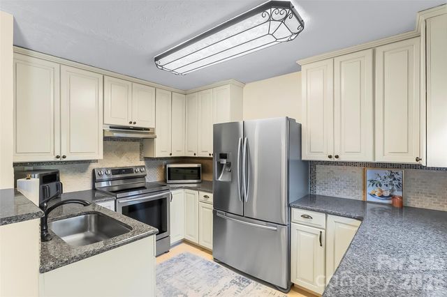3104 Zion Church Road, Hickory, NC 28602