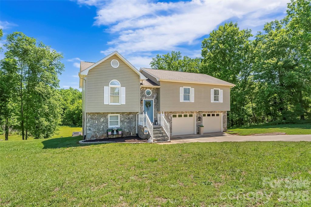 3104 Zion Church Road, Hickory, NC 28602