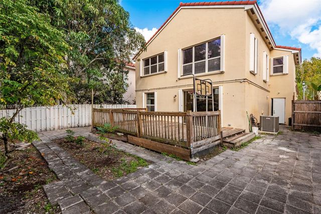 15048 SW 51st St, Davie, FL 33331