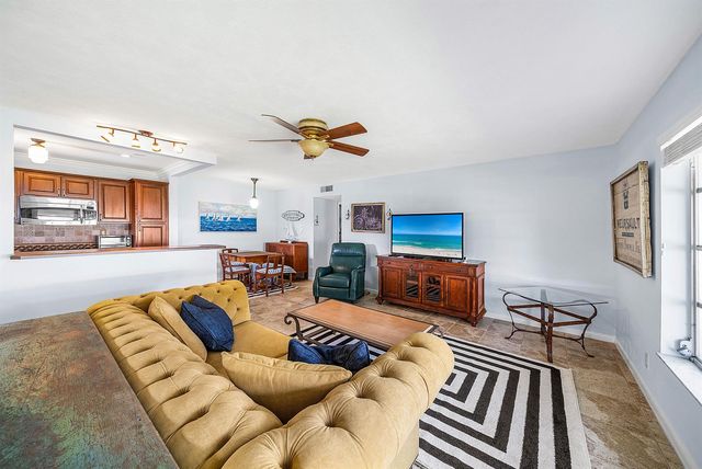 510 High Point Drive D, Delray Beach, FL 33445