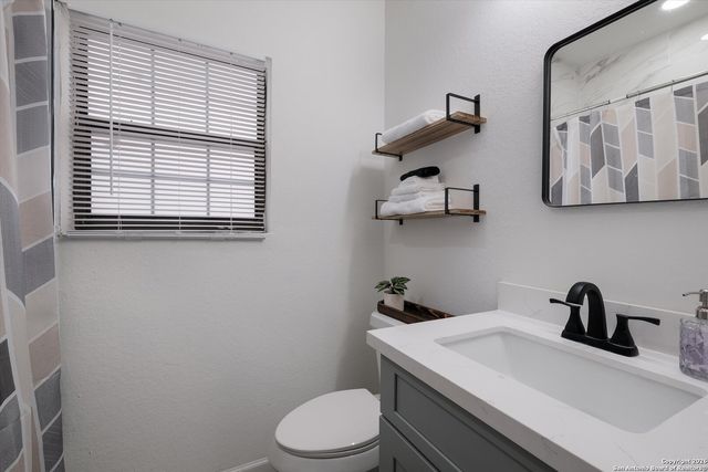 2046 Cincinnati Ave, San Antonio, TX 78228