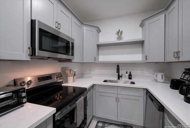 2046 Cincinnati Ave, San Antonio, TX 78228