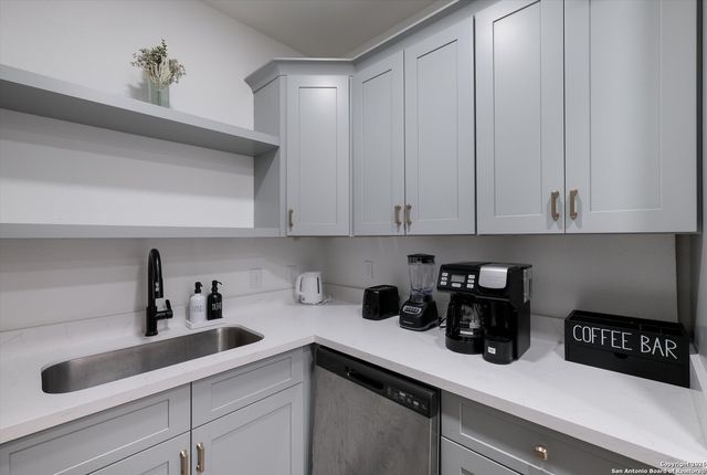 2046 Cincinnati Ave, San Antonio, TX 78228