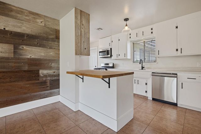 510 E Minnesota Ave, Turlock, CA 95382