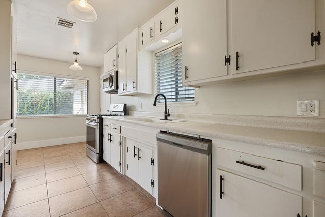 510 E Minnesota Ave, Turlock, CA 95382