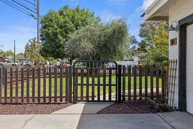 510 E Minnesota Ave, Turlock, CA 95382