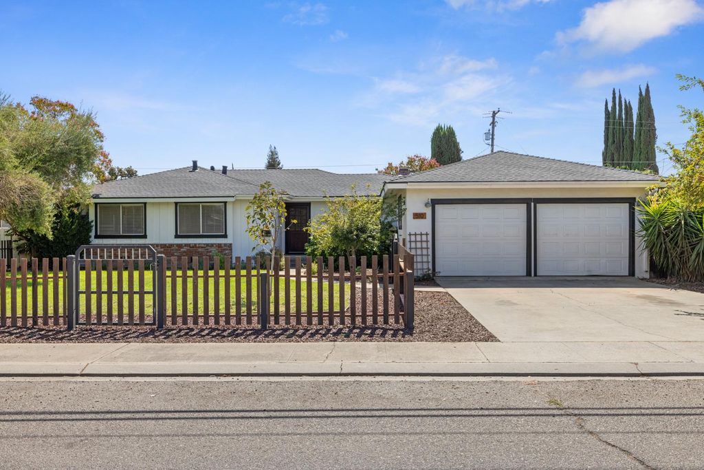 510 E Minnesota Ave, Turlock, CA 95382