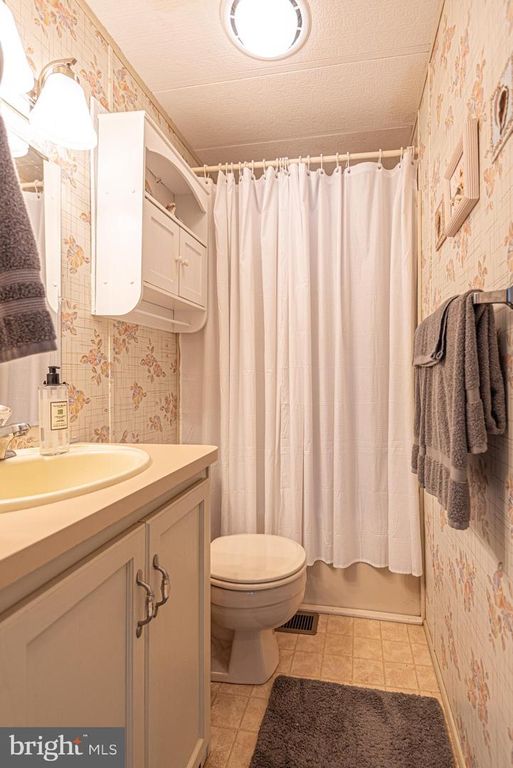 Image 25 of property listing at 277 WOODHAVEN CT, Berlin, MD 21811