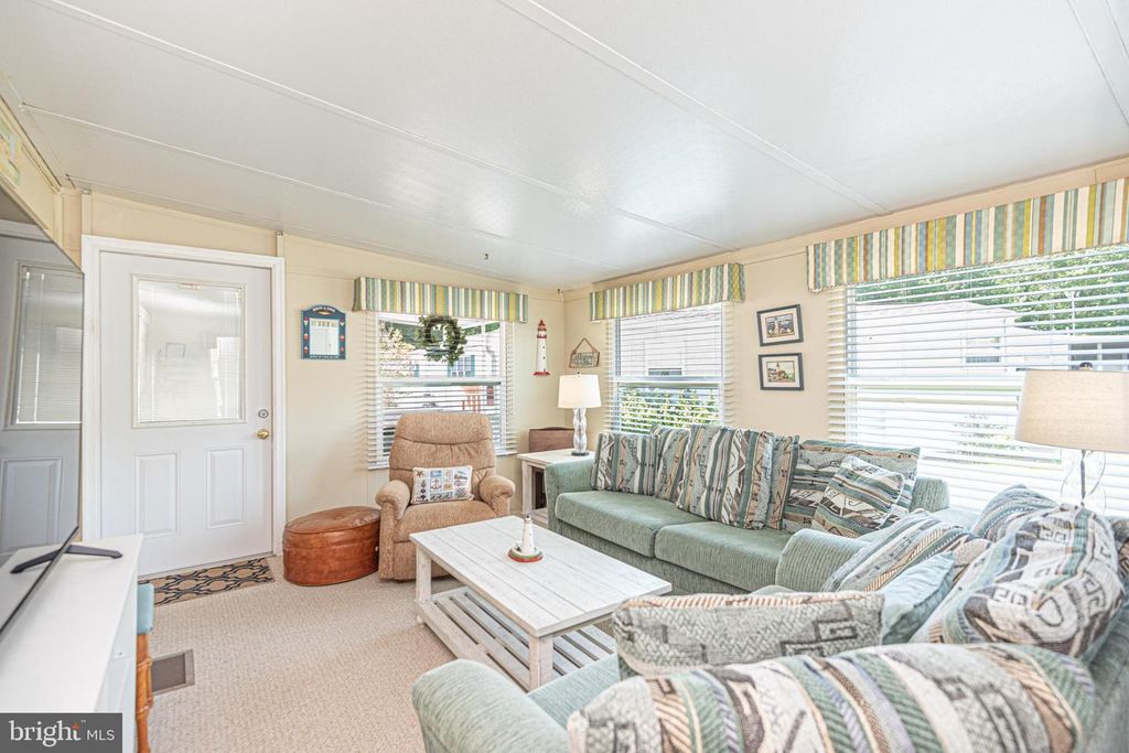 Image 8 of property listing at 277 WOODHAVEN CT, Berlin, MD 21811