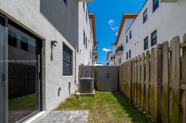 10443 NW 82nd St 8, Doral, FL 33178