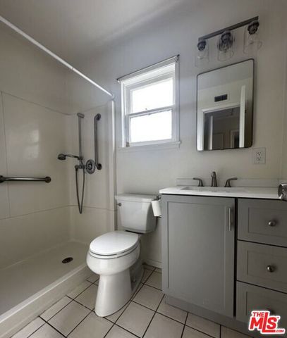 23907 Friar Street, Woodland Hills (los Angeles), CA 91367