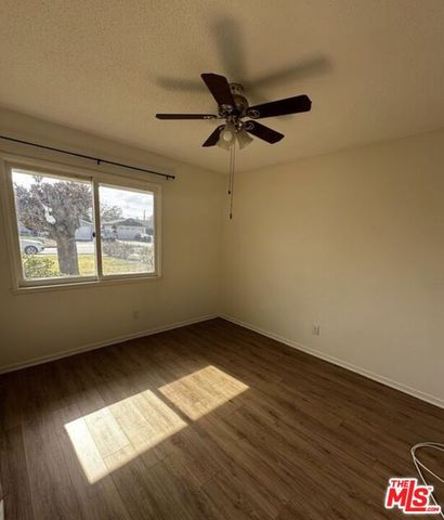 23907 Friar Street, Woodland Hills (los Angeles), CA 91367