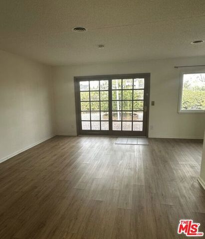 23907 Friar Street, Woodland Hills (los Angeles), CA 91367