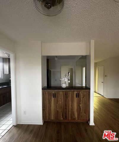 23907 Friar Street, Woodland Hills (los Angeles), CA 91367
