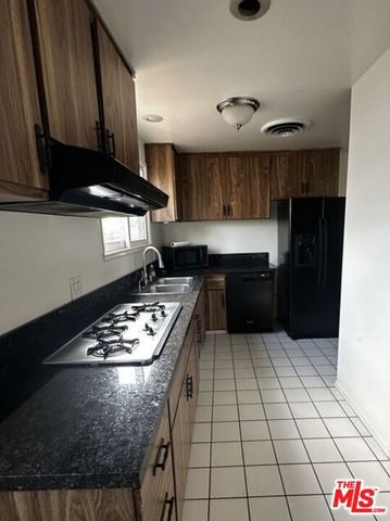 23907 Friar Street, Woodland Hills (los Angeles), CA 91367