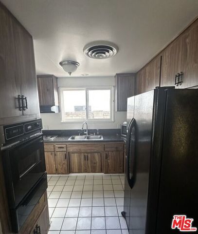 23907 Friar Street, Woodland Hills (los Angeles), CA 91367