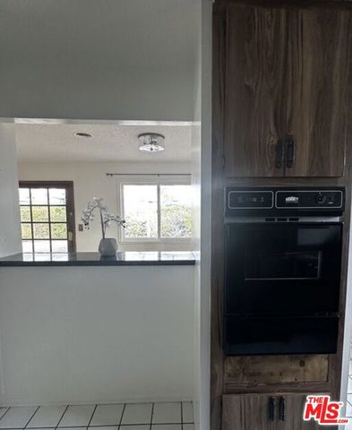 23907 Friar Street, Woodland Hills (los Angeles), CA 91367
