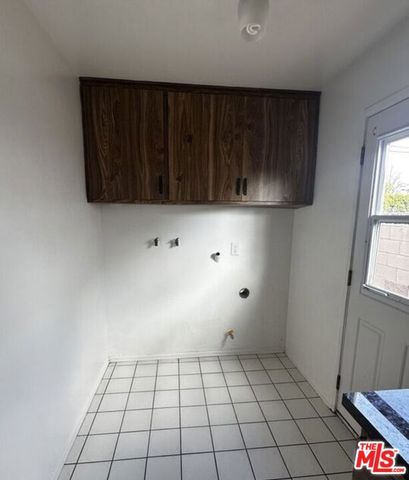 23907 Friar Street, Woodland Hills (los Angeles), CA 91367