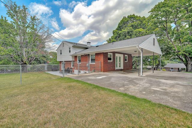3109 Longhorn RD, Roanoke, VA 24018