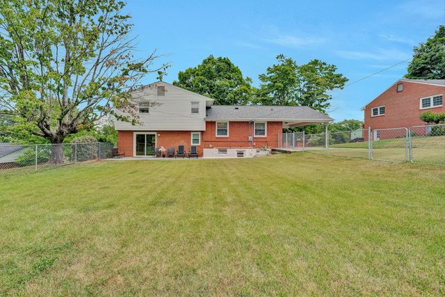 3109 Longhorn RD, Roanoke, VA 24018