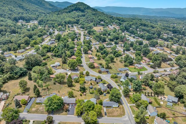 3109 Longhorn RD, Roanoke, VA 24018