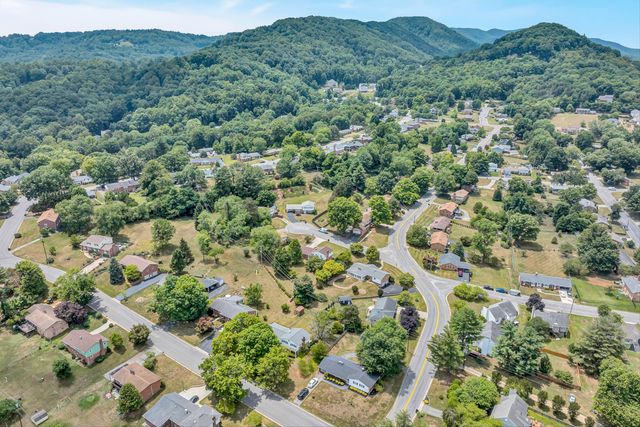 3109 Longhorn RD, Roanoke, VA 24018