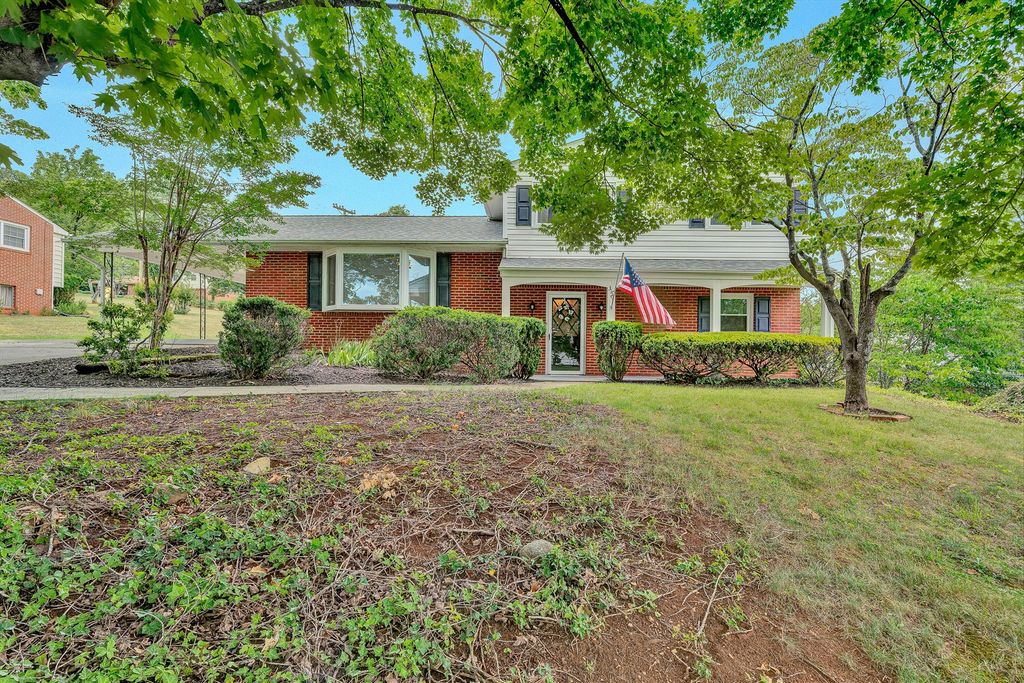 3109 Longhorn RD, Roanoke, VA 24018