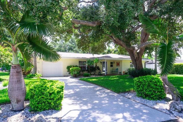 1901 MARLIN DRIVE, Belleair Bluffs, FL 33770