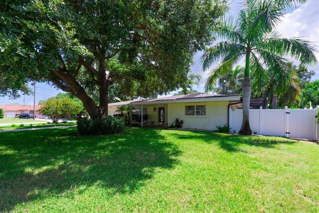 1901 MARLIN DRIVE, Belleair Bluffs, FL 33770