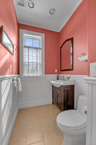 233 Everit Avenue, Hewlett Harbor, NY 11557