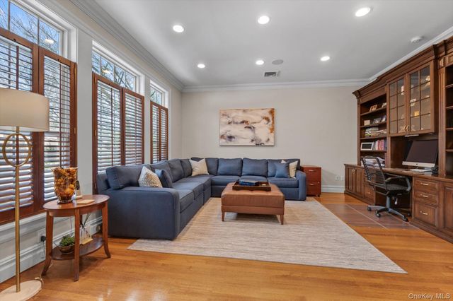 233 Everit Avenue, Hewlett Harbor, NY 11557