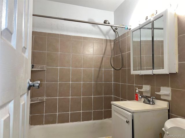 1332 Metropolitan Avenue 6A, Bronx, NY 10462