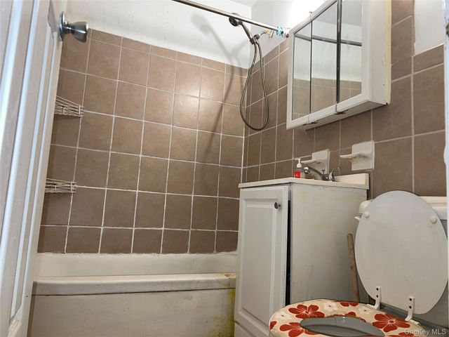 1332 Metropolitan Avenue 6A, Bronx, NY 10462