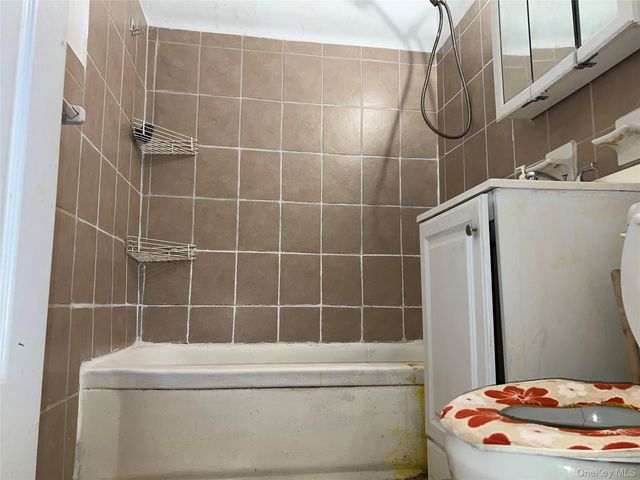 1332 Metropolitan Avenue 6A, Bronx, NY 10462