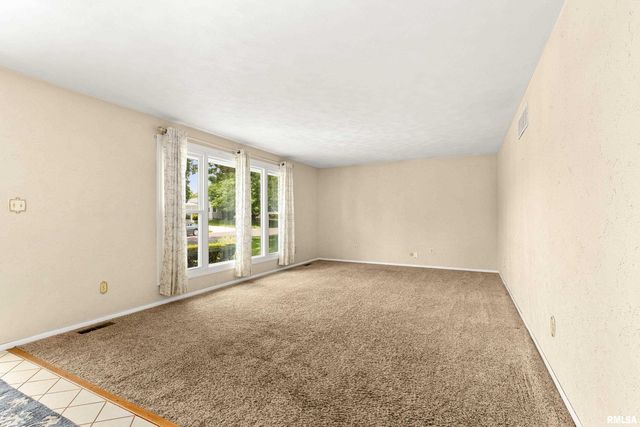 1302 JEFFERSON Street, Pekin, IL 61554