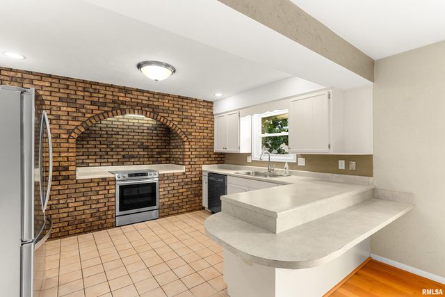 1302 JEFFERSON Street, Pekin, IL 61554