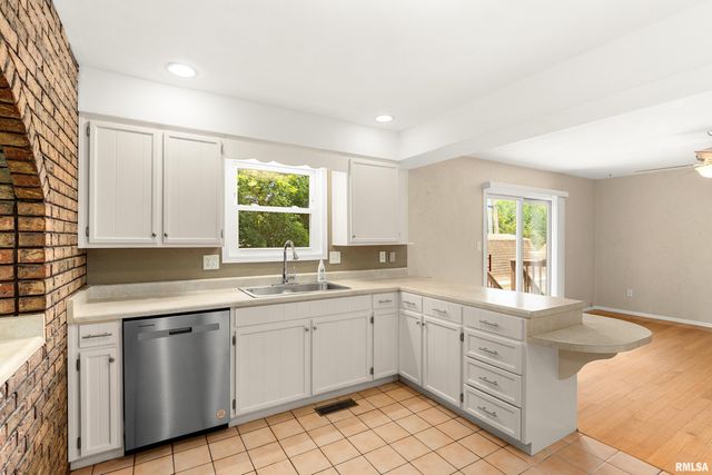 1302 JEFFERSON Street, Pekin, IL 61554