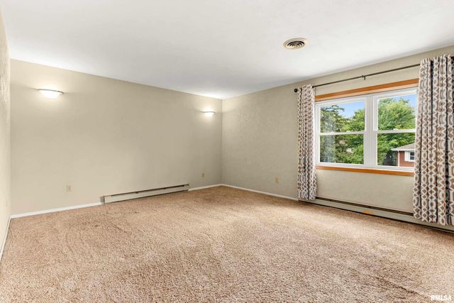 1302 JEFFERSON Street, Pekin, IL 61554