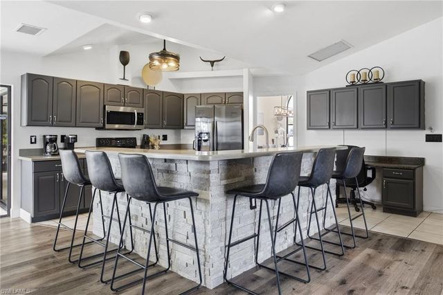 402 SW 28th ST, Cape Coral, FL 33914