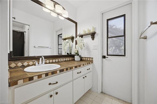 402 SW 28th ST, Cape Coral, FL 33914