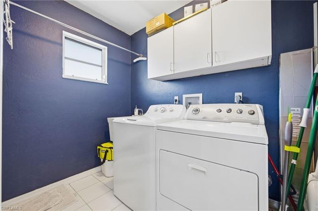 402 SW 28th ST, Cape Coral, FL 33914