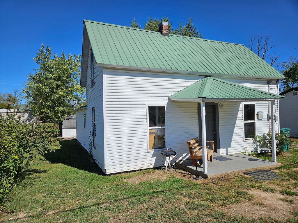 635 W W North Street, Mountain Grove, MO 65711