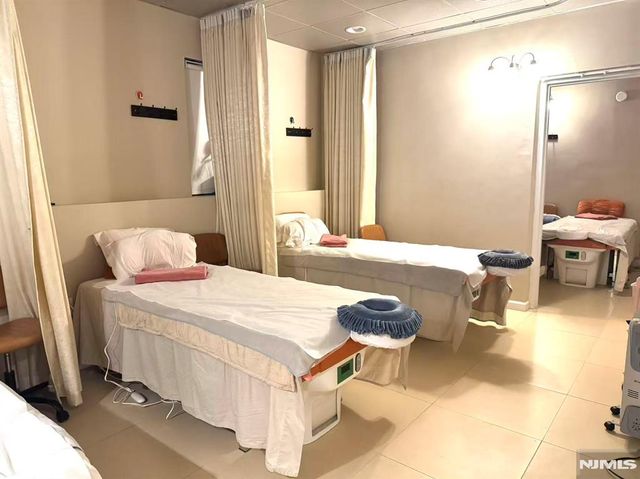 400 Bergen Boulevard, Palisades Park, NJ 07650