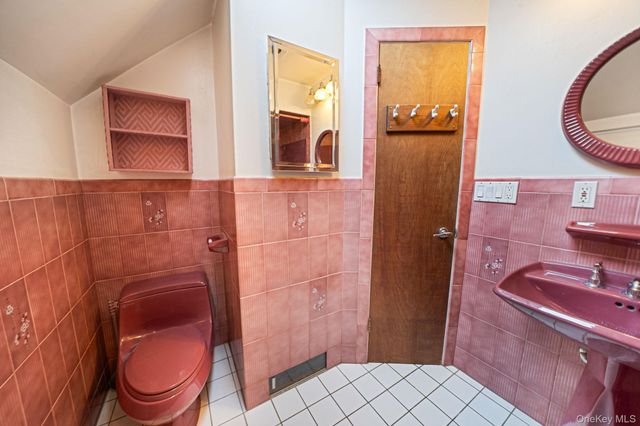 90 Haven Lane, Levittown, NY 11756