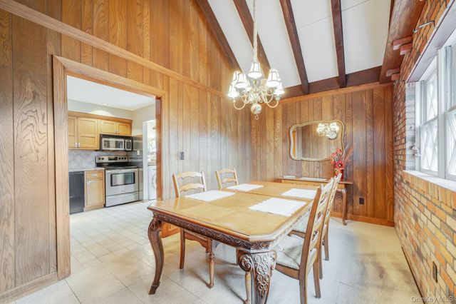 90 Haven Lane, Levittown, NY 11756